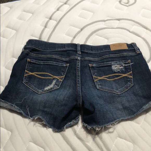 Abercrombie & Fitch Stretchy Shorts - Picture 2 of 3